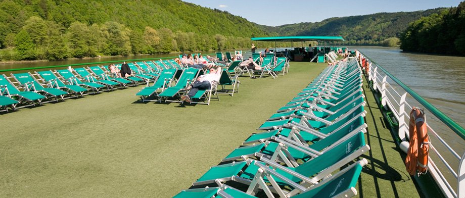 Sonnendeck der MS L'Europe mit Sonnenliegen