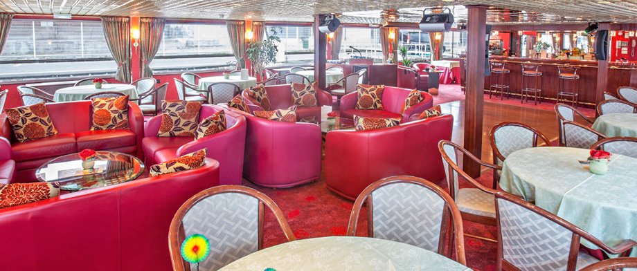 Barlounge der MS Mona Lisa mit Tanzbereich