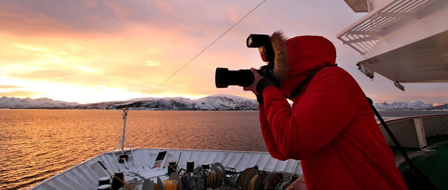 Sonnendeck der MS Nordkapp am Abend