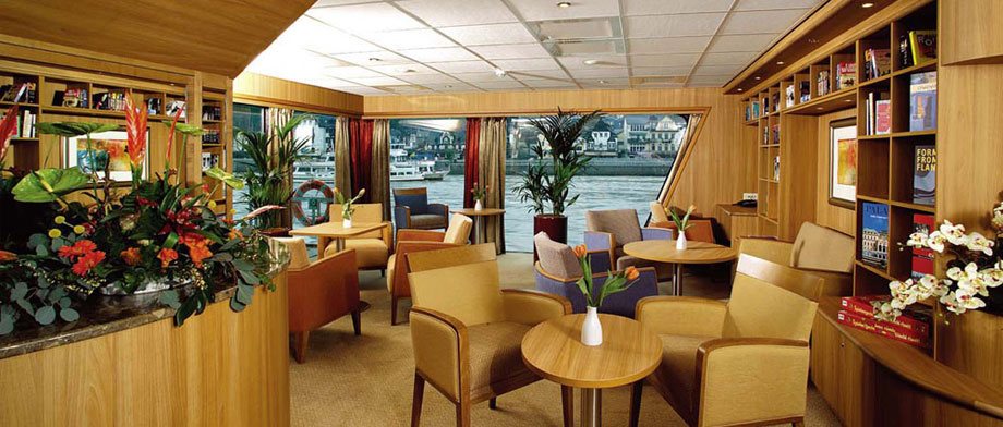 Bibliothek an Bord der MS Rhein Symphonie