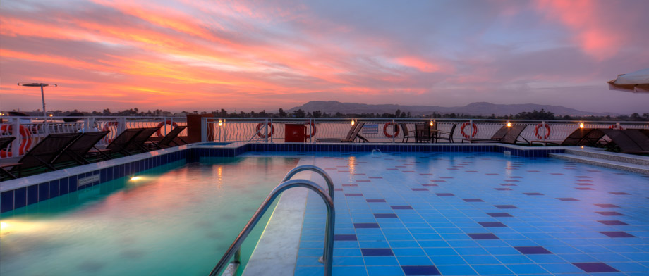 Pool an Bord der MS Steigenberger Legacy