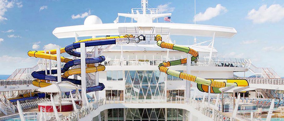 Rutschen an Deck der Symphony of the Seas