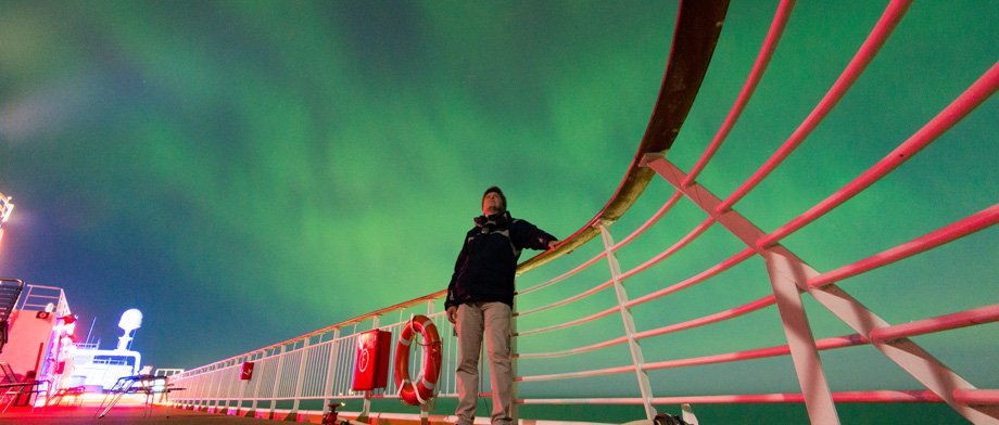 Den bunten Nachthimmel mit Hurtigruten bestaunen