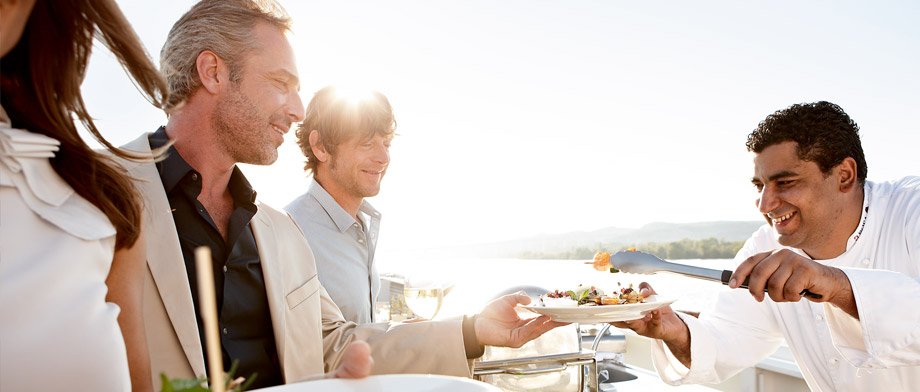 Köstlichkeiten vom Buffet an Deck der A-ROSA Luna