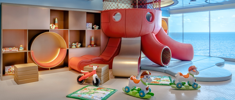 Babyclub an Bord der MSC World Europa