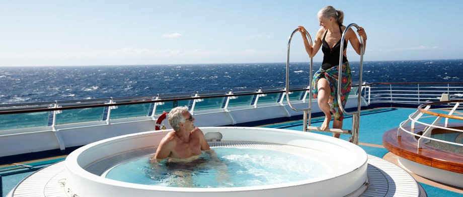Sonnendeck mit Whirlpool auf der Diamond Princess