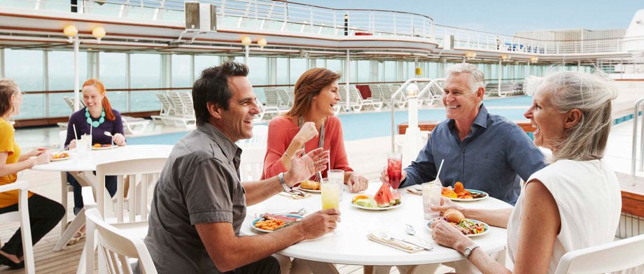 Erholsame Stunden auf dem Sonnendeck der Emerald Princess