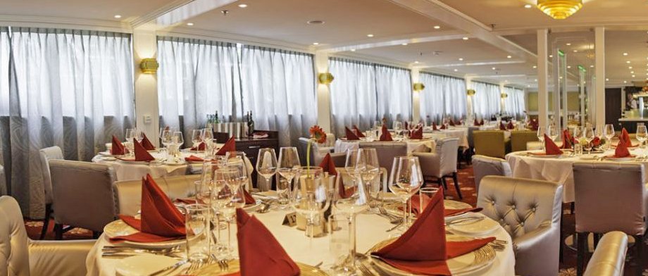 Elegantes Bordrestaurant der Excellence Queen