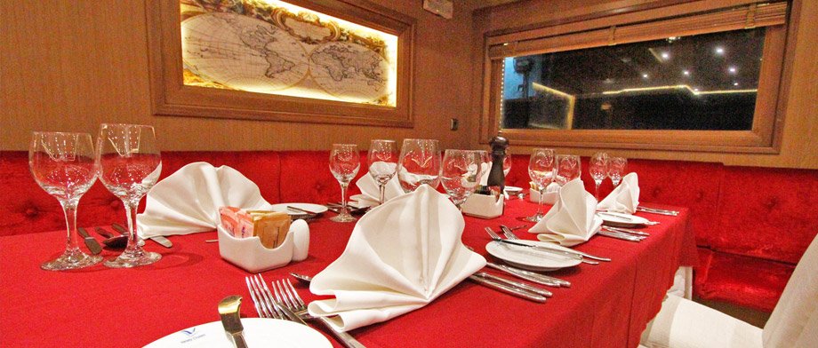 Stilvolles Restaurant an Bord Harmony G