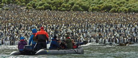 Auf Zodiac-Schlauchbooten unterwegs mit Heritage Expeditions