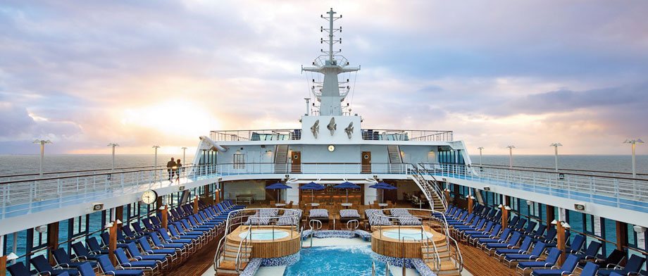Pooldeck an Bord der MS Insignia
