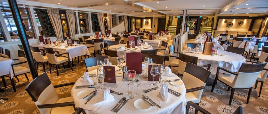Panoramarestaurant auf einem Schiff des Reisebüros Mittelthurgau