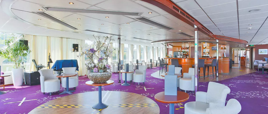 Salon an Bord der MS SE-MANON