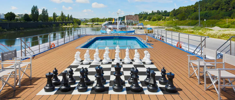 Sonnendeck an Bord der MS SE-MANON