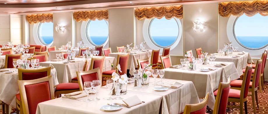 Restaurant an Bord der MSC Armonia