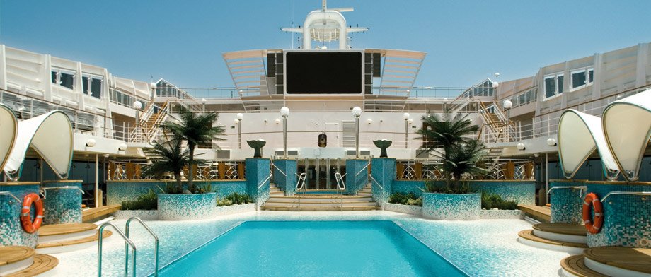 Das Pooldeck der MSC Musica