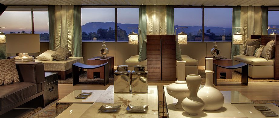 Loungebar der Nile Adventurer unter freiem Himmel