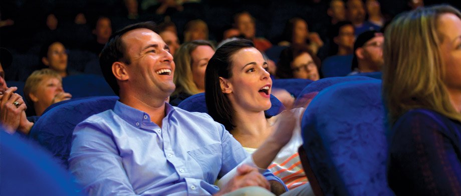 Unterhaltung auf höchstem Niveau im Stardust Theater der Norwegian Jade