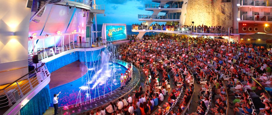 Aquatheatre an Deck der Oasis of the Seas