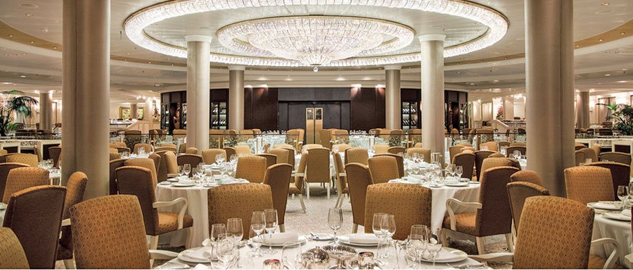 Restaurant an Bord der MS Riviera