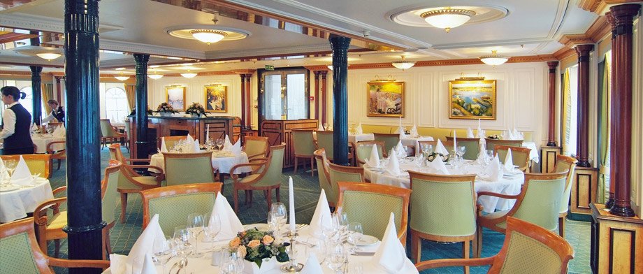 Restaurant an Bord der Sea Cloud II